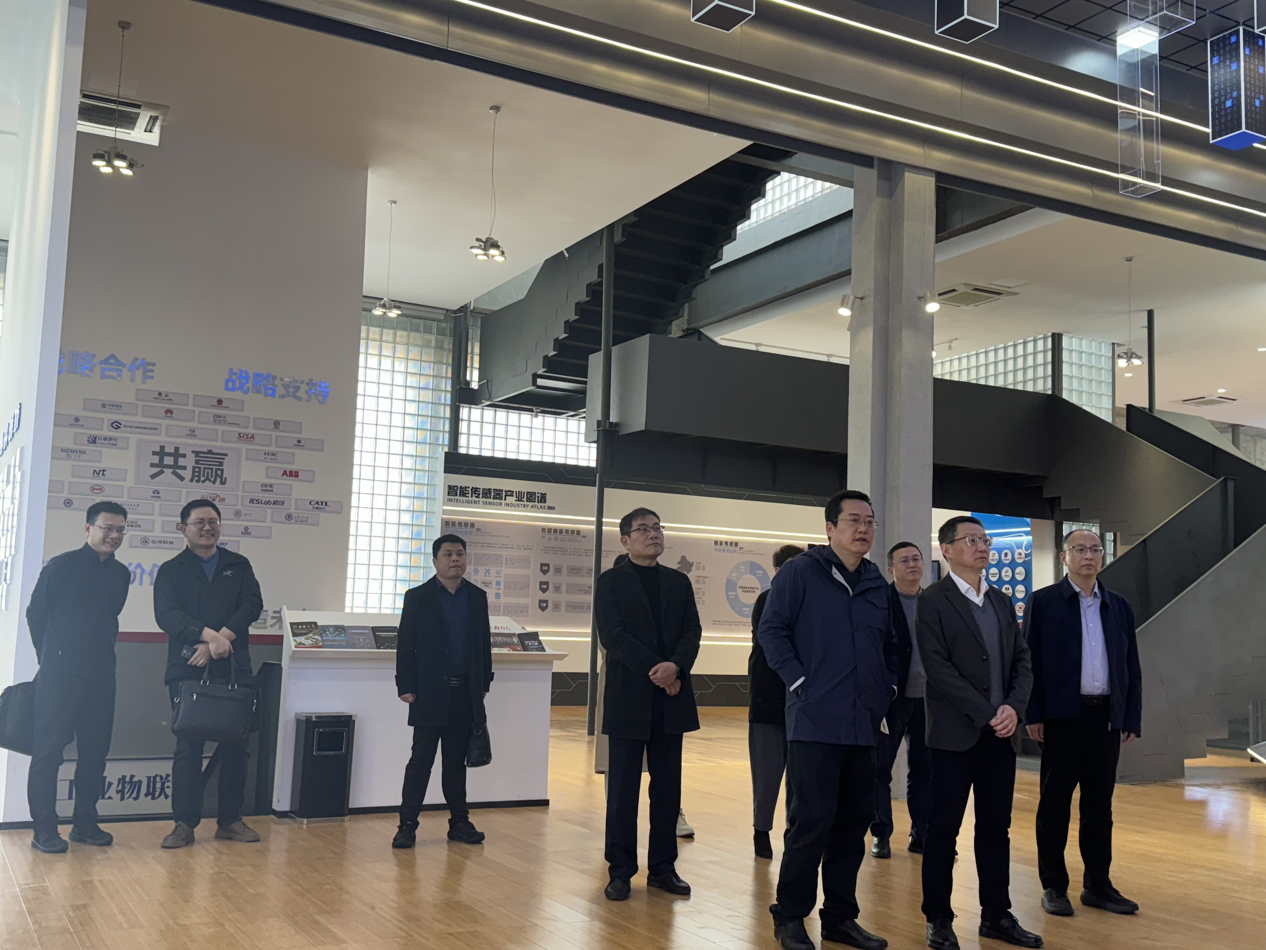 宁波市委常委、副市长徐岩一行莅临柯力传感调研指导